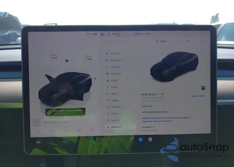 2023 Tesla Model Y Awd/Long Range Dual Motor All-Wheel Drive z USA, uszkodzony, nr VIN 7SAYGDEE1PA025933